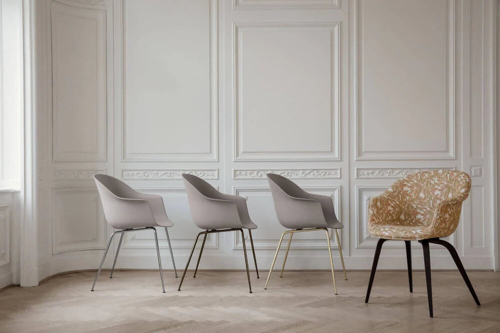 Gubi Bat Dining Chair Ausstellungsmodell