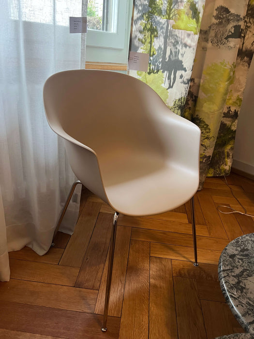 Gubi Bat Dining Chair Ausstellungsmodell