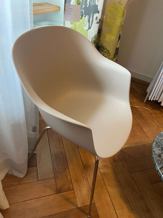 Gubi Bat Dining Chair Ausstellungsmodell